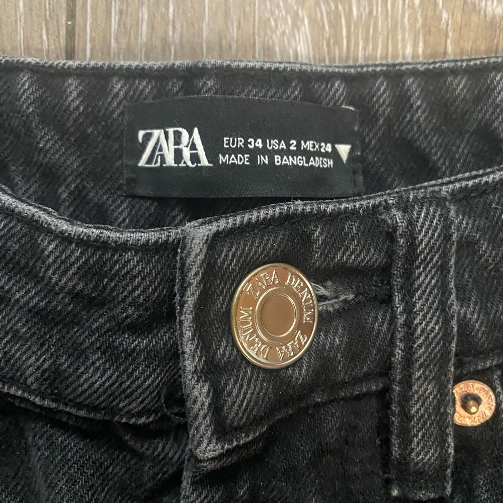 ZARA High-Rise Straight Leg Cut-Off Jeans - Black Wash | Size 2 - Picture 3 of 9